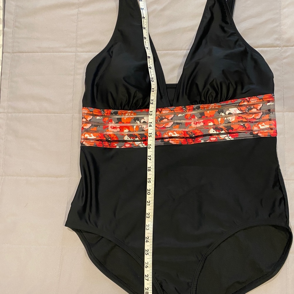 SwimSuit - Picture 7 of 7